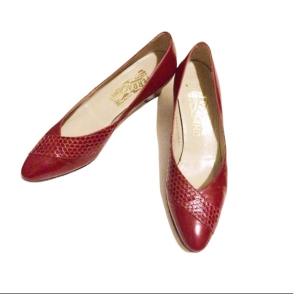 Salvatore Ferragamo Shoes - HP 🏆 vintage Ferragamo heels